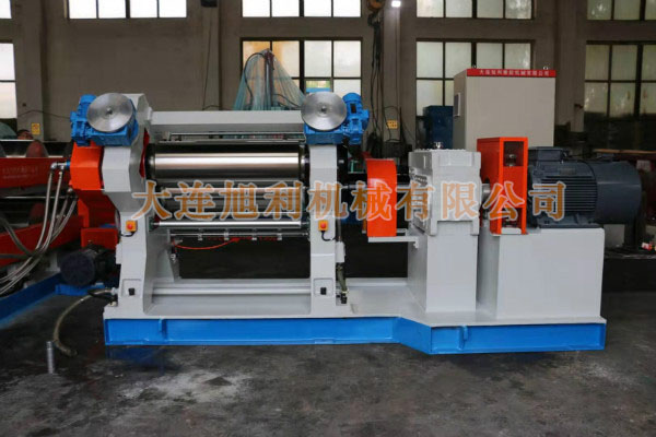 三輥壓延機(jī) 三輥壓延機(jī)