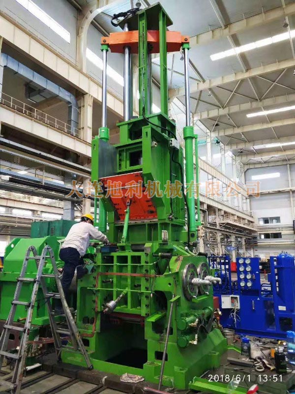 160下落式密煉機(jī) 160下落式密煉機(jī)